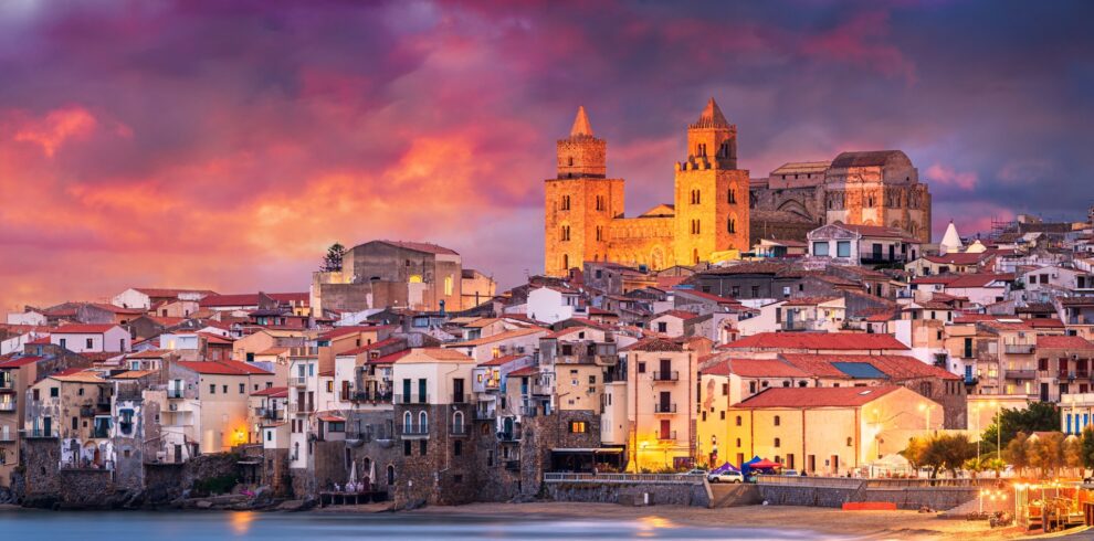Cefalu,,Sicily,,Italy,On,The,Tyrrhenian,Sea,At,Dusk.