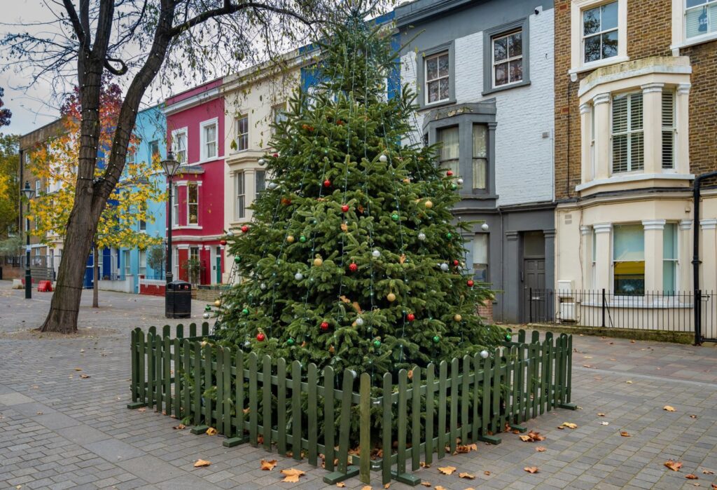 Christmas,Tree,And,Colorful,Facades,At,Noting,Hill,,London.